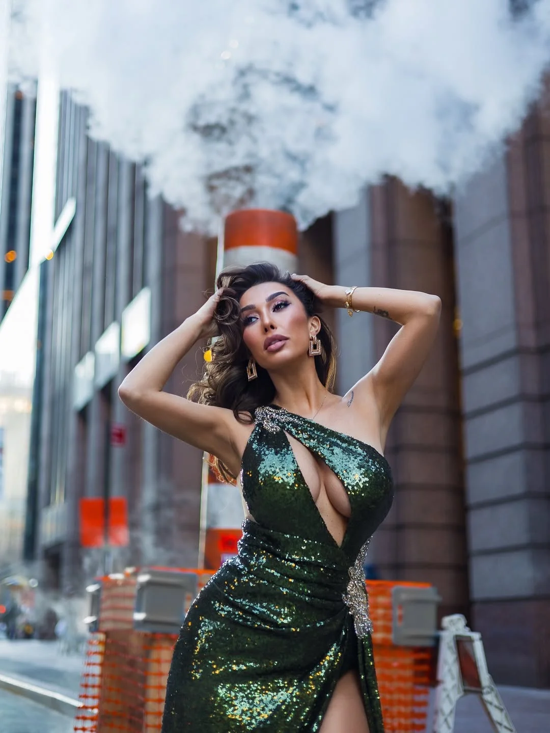 Если в тебе есть свет — город не сможет его погасить, даже если съемка проходила под -26 градусов по Цельсию. Спасибо @dashasolyanik за такую красоту Платье @newyorkdress MUA @havryshchuk_tetiana #newyorkvibes