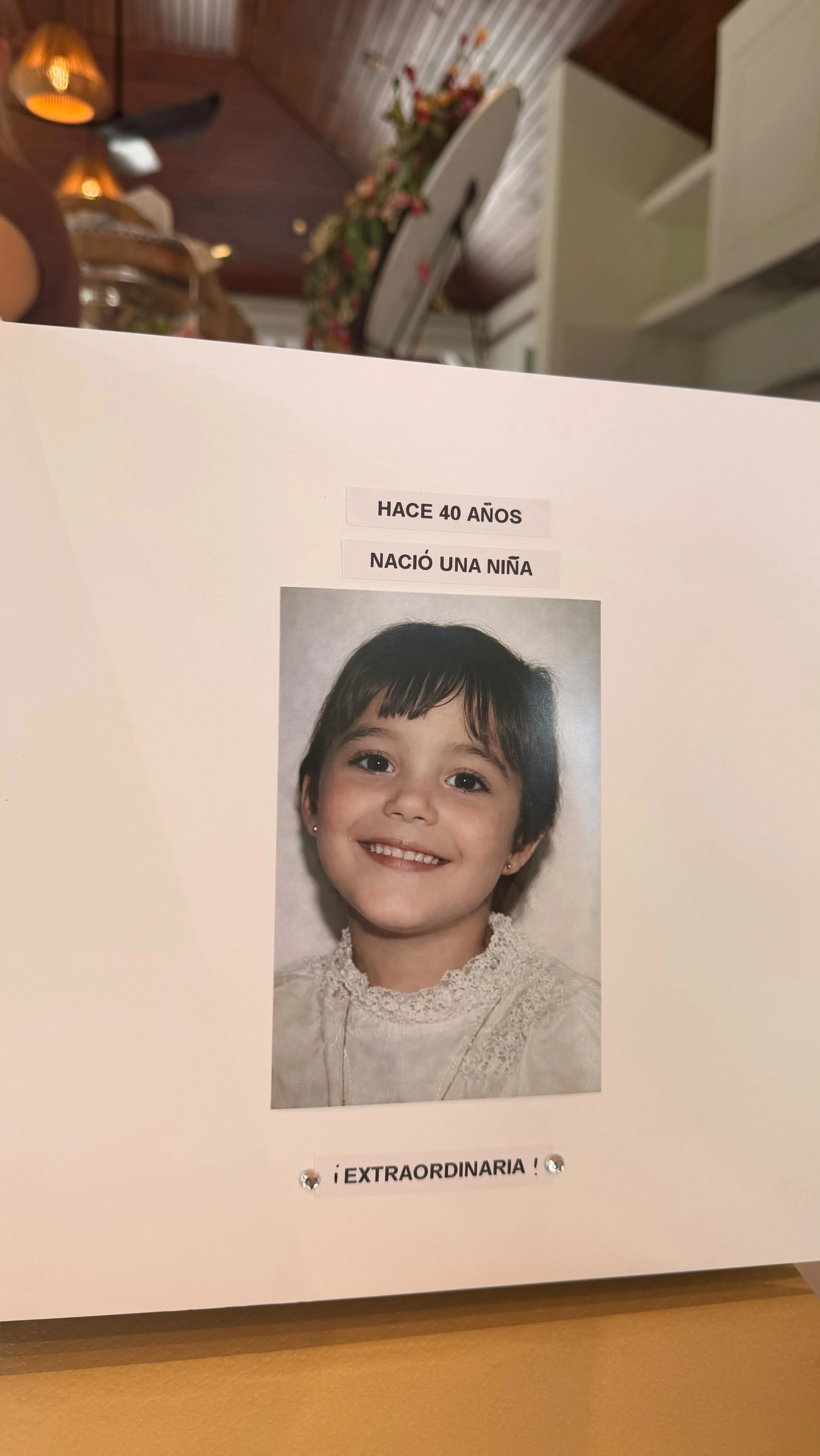 Hace veinte años no imaginaba quién sería veinte años después, hoy, a mis cuarenta agradezco por todo lo que ha sucedido. Agradezco lo que me rompió porque me enseñó a armarme distinto. Agradezco lo que se fue porque me...