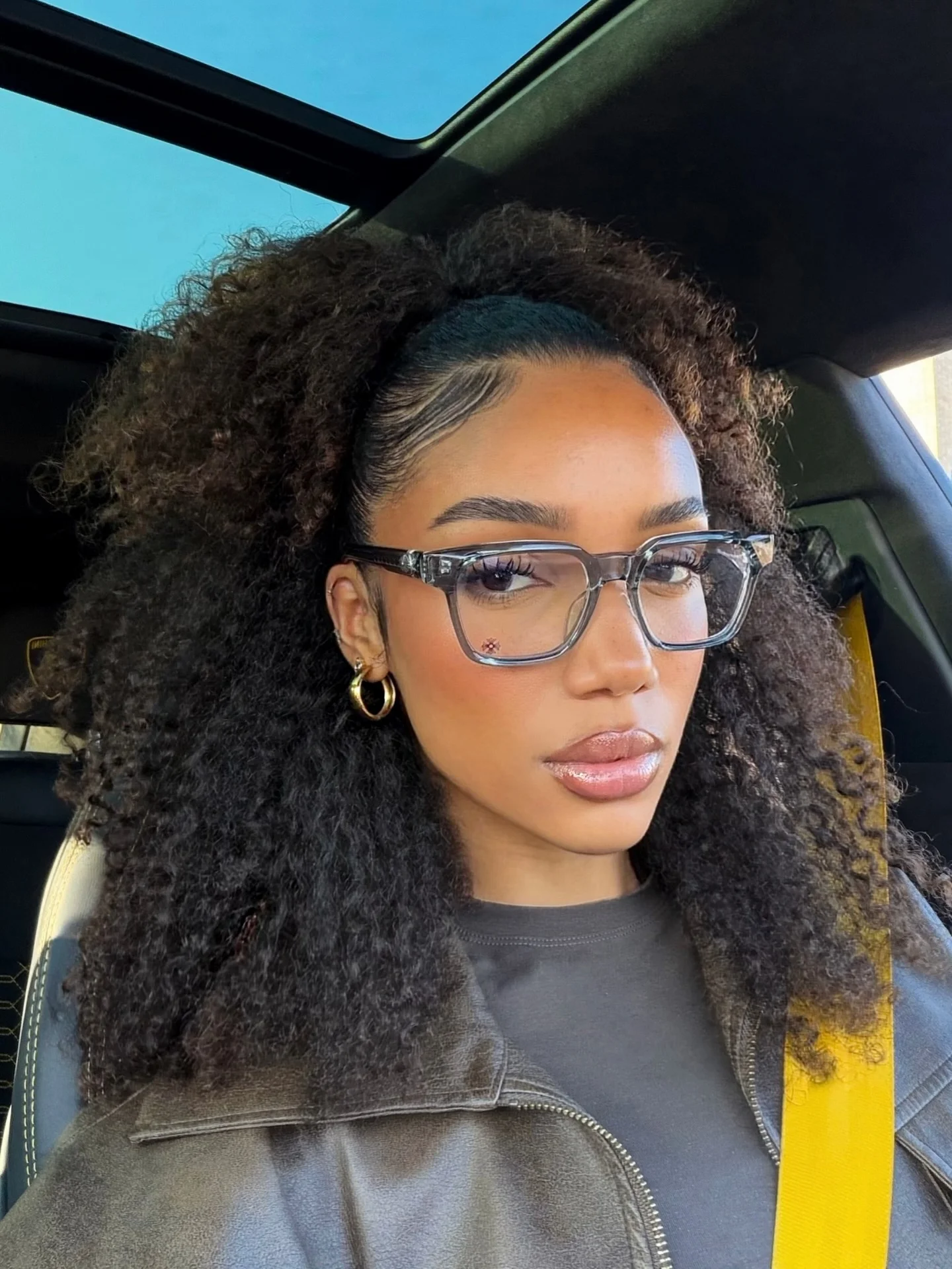 Things that made me happy lately 1. The sun in Amsterdam 2. The view from home that I never get used to 3. Dinner with my fave girlie 4. Going to events when in Amsterdam 5. this aesthetic during dinner >>> 6. This fit,...