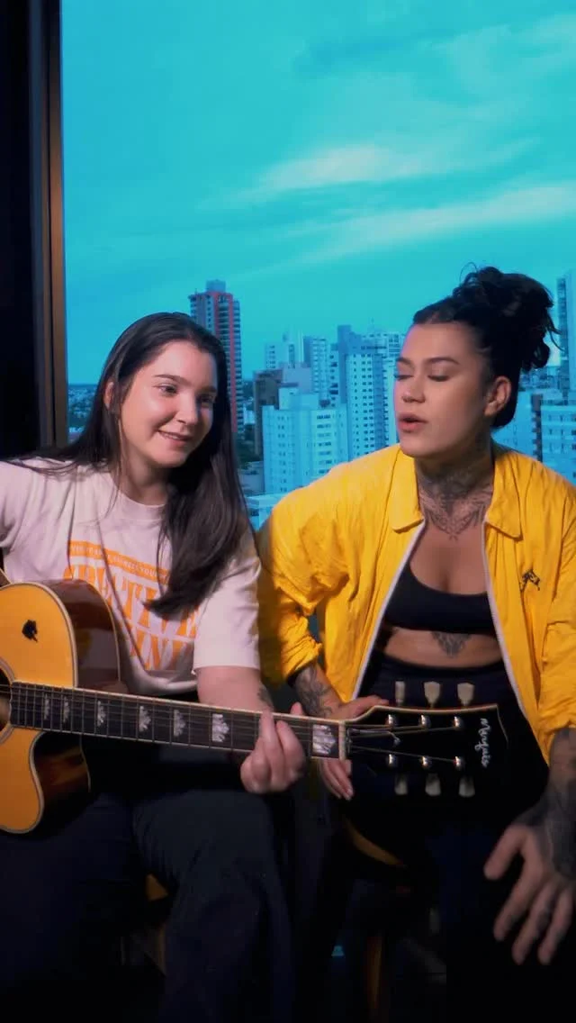 eu vi ele no rolê com outra pessoa e logo pensei um mix de — @henriqueejuliano & @matheusekauan prt. Marília Mendonça pra vocês // : @red.wl