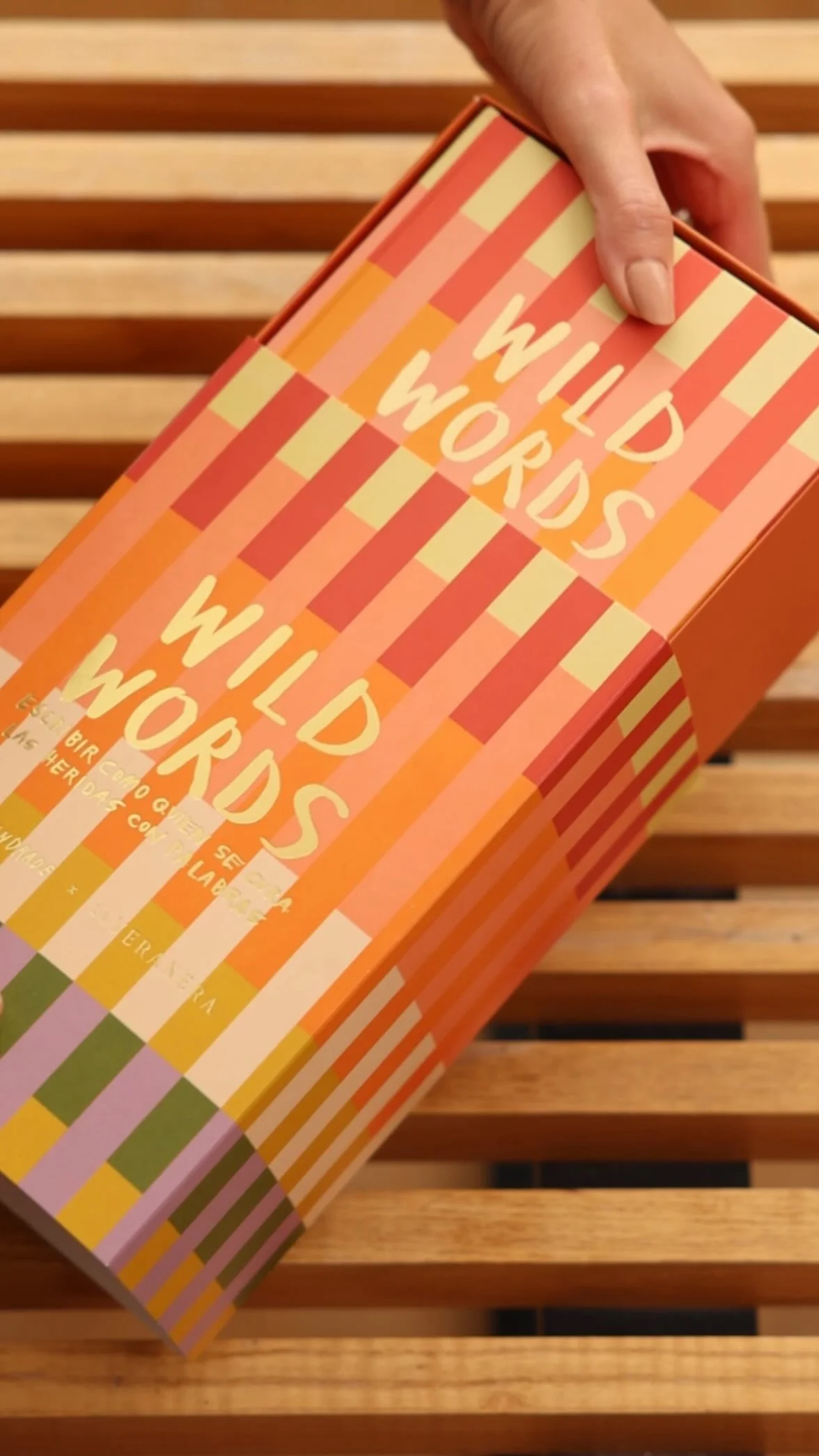 ¿Hace cuánto no te sientas contigo sin distracciones? Sin el celular, sin el ruido, sin tener que responderle a nadie. Solo tú, con lo que hay andentro. A veces no necesitas entenderlo todo racionalmente. Solo necesitas...