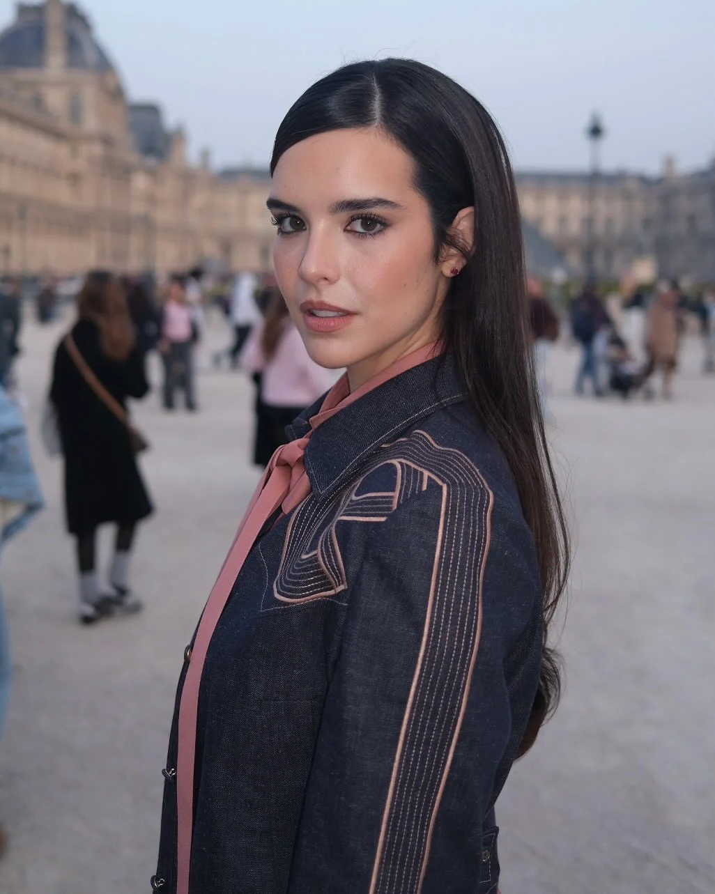 Paris fashion week a través de los ojos de @eliesaabworld 
prêt-à-porter fall/winter 26-27 <3 

una primera vez magnífica. un show lleno de contrastes, fuerza, feminidad y hasta un poco de oscuridad, de ese misterio que todas las mujeres guardamos!! Très beau!!

Gracias Monsieur & Madame Saab, what a pleasure!!!
Gracias mi Blue, que espectáculo vivir esto junto a ti!!! 

dressed by the house @eliesaabworld