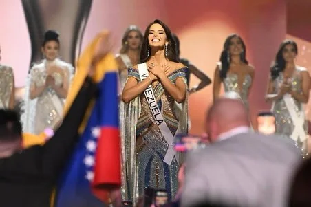 VIVA VENEZUELAAA 🇻🇪🇻🇪🇻🇪

GRACIAS DIOSITO
La noche de anoche la hiciste nuestra!!!!

♥️♥️♥️♥️♥️