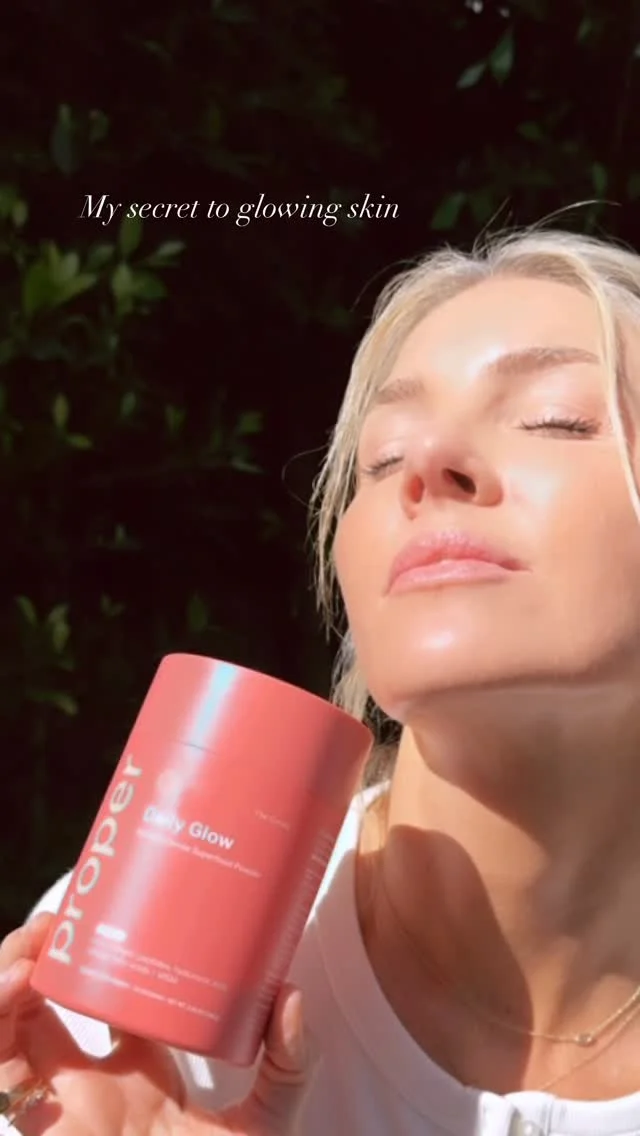 No secrets here! @properhealthofficial ‘s Daily Glow is my go-to for Glowing Skin! This superfood blend is formulated with collagen peptides, hyaluronic acid, omega fatty acids—and more—to support healthy skin, hair, an...