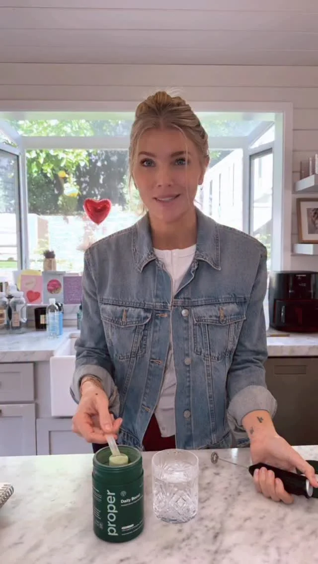 It’s THAT easy! One scoop a day to get your greens! No rules, no restrictions and no guilt! Add just one scoop of @properhealthofficial Daily Boost to your water and incorporate greens into your daily routine while help...