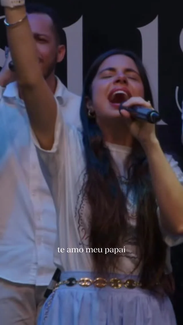 Voz embargada, cantei essa música em lágrimas… Te amamos tanto, Jesus! Tu és a verdadeira razão do nosso viver!