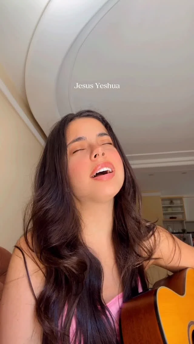 Amanhã, às 10h, lançamento de “És o Afago em Meu Peito” Uma canção que é, literalmente, um afago para a minha alma, e eu sei que, daí também, você vai sentir isso.