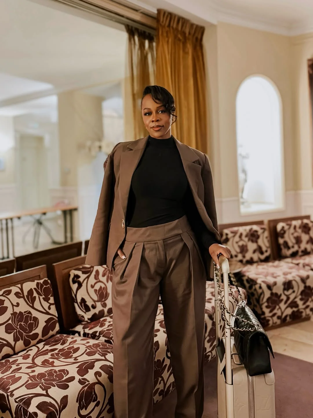 Il y a des silences qui transforment. L’une des plus belles victoires, c’est de se relever. Merci pour votre amour, votre soutien et votre patience ❤️ Your girl is back…