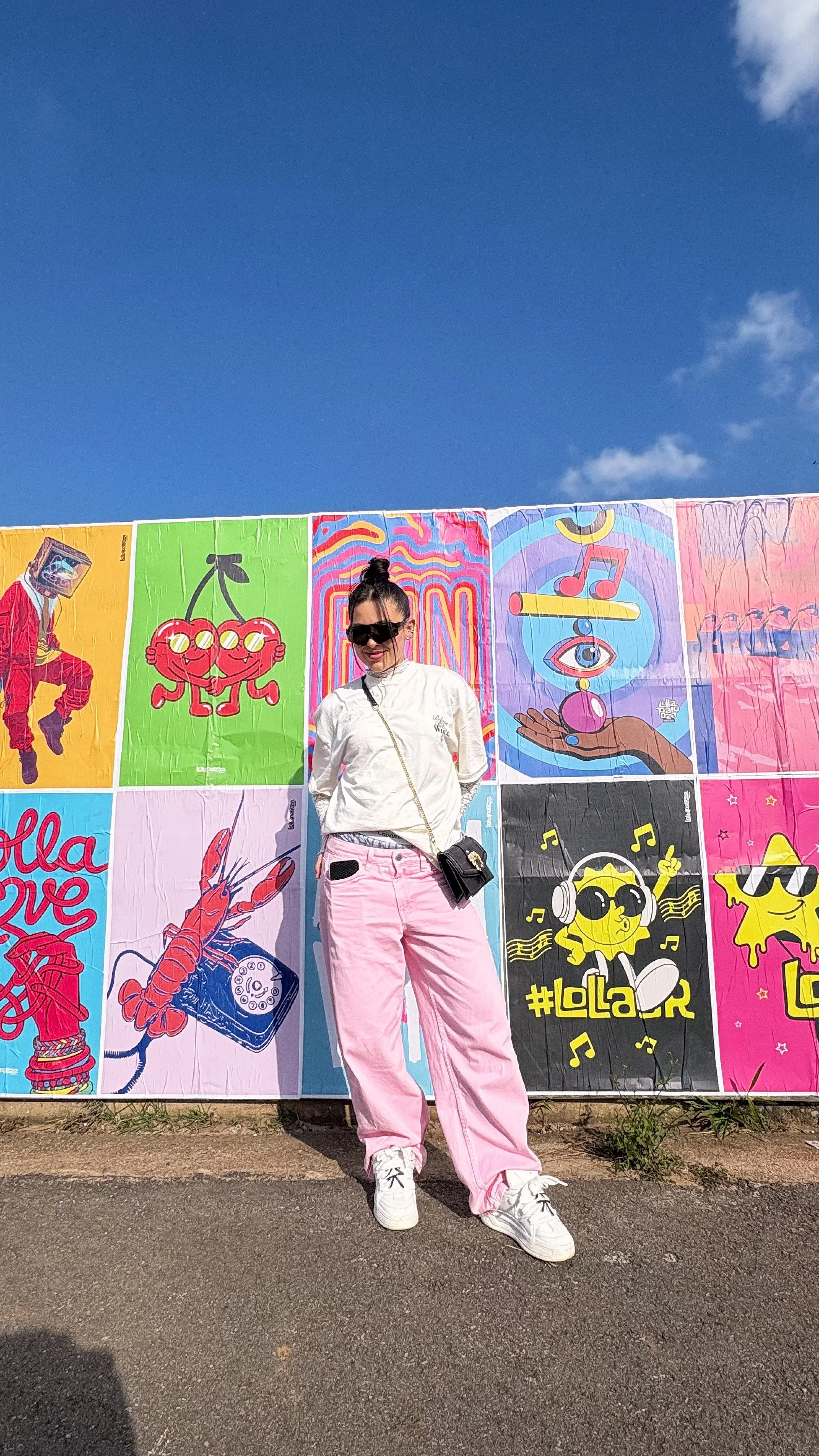 Um pouco do que rolou no festival com a @savanaworld.oficial Gratidão a todo o time Savana pela confiança e parceria. FIGURINO: camiseta oversized e óculos @savanaworld.oficial Cupom: AMANDAP . Publicidade