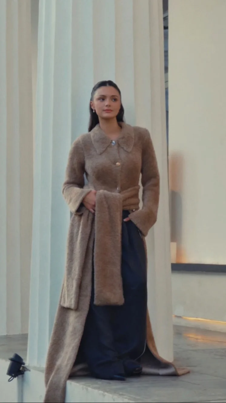 Intip suasana di balik pemotretan sampul Maret 2026 Harper’s Bazaar Indonesia bersama @amandarawles dalam balutan @louisvuitton ✨

Portofolio ini: 
Videografer: @fffidelia 
Asisten videografer: @bimakharismandita 
Editor Fashion: @yudithnk
Digital Team: @aleydahakim
Wardrobe & accessories: @louisvuitton
Makeup: @sissysosro
Hair: @yezhadjohair
Asisten stylist: @kaylifannazha 
Asisten hair: @hadjomazmur 
Lokasi: @museumnasionalindonesia - Bagian dari BLU Museum & Cagar Budaya

#BazaarIndonesia #BazaarLovesFashion