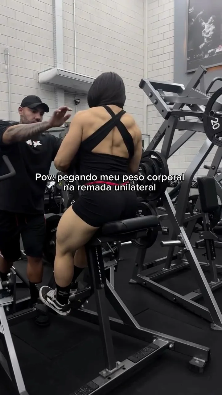 Força relativa to bem hahah @isapereiranunes na motivação logo treinão completo no canal da @maxtitaniumsuplementos ! . . . #fyp #bodybuilding #atleta #treino #fitness