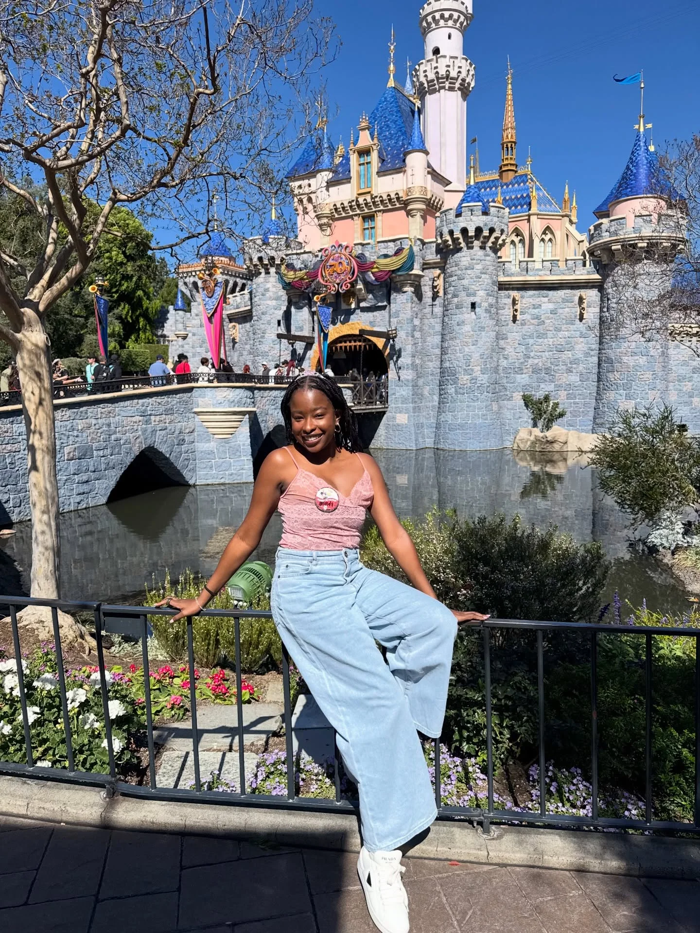 Another year round the sun ☀️ so blessed, so fortunate. At Disneyland I just so happened to pass the plaque dedicating “it’s a small world” to the ideals of @unicef. As an ambassador the best birthday gift I could ask for is anyone who is touched by my work to consider supporting and donating to UNICEF on behalf of children everywhere. Love, Amanda 💛