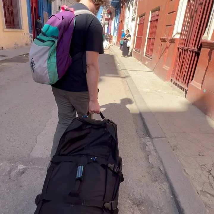 This week, we visited the @quisicuaba community dining room and health clinic in Havana. We delivered food and medical aid which will go to serve vulnerable communities, including elderly people, Black women, and LGBTQ+ Cubans.

Quisicuaba, a faith-based organization, feeds 11,000 people and treats 800 patients each day. All services here are free, and all medical supplies come from solidarity groups like ours.

As we delivered crucial aid this week, our delegation and the staff of Quisicuaba agreed: people are not merchandise. The work we do puts people first!

#endtheblockade #cubanoestasola #letcubalive