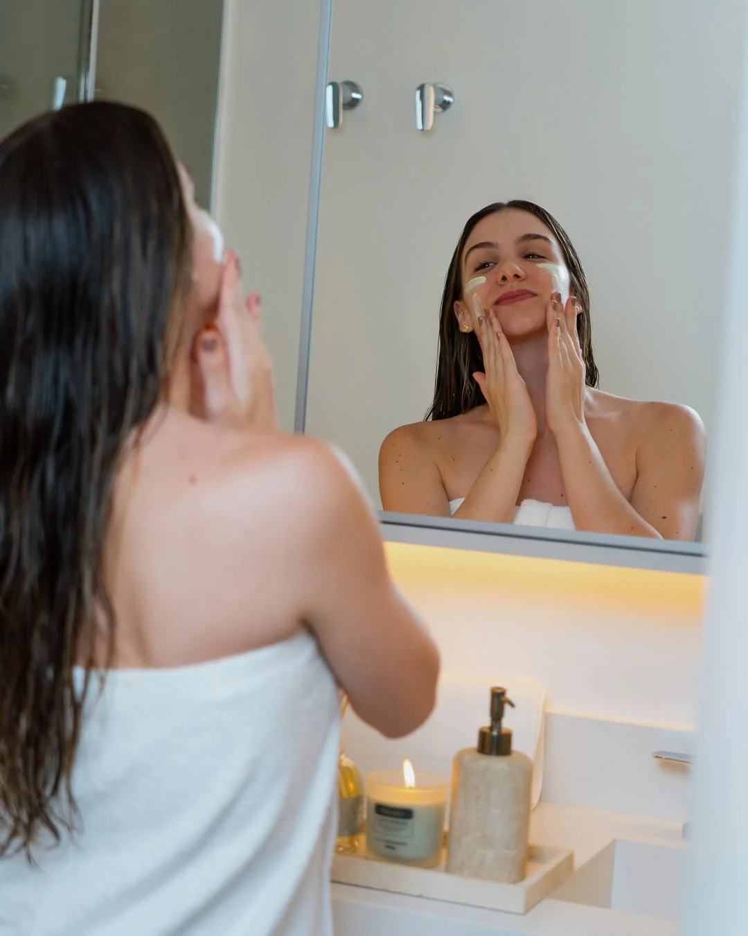 Backstage do meu skincare pós banho premium ‍♀️ As toalhas da @karstenoficial também me ajudam no cuidado com a pele. #Publicidade