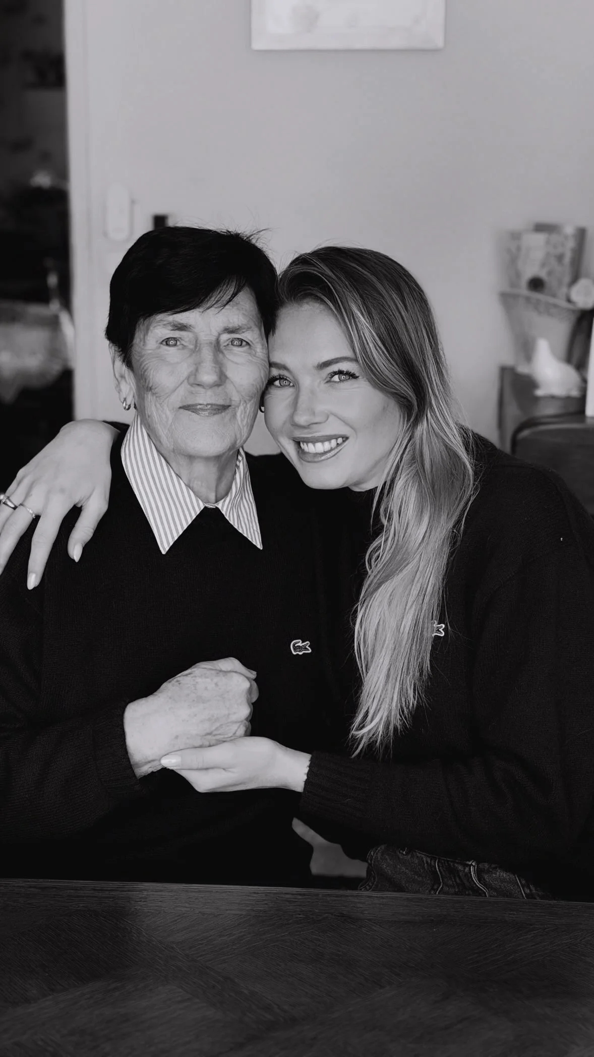 Bonne fête mamie ✨ À celles qui nous ont bercés, consolés, guidés… À celles dont l’amour ne vieillit jamais et dont les bras restent le plus doux des refuges. Merci pour votre tendresse infinie, votre sagesse et tous ce...