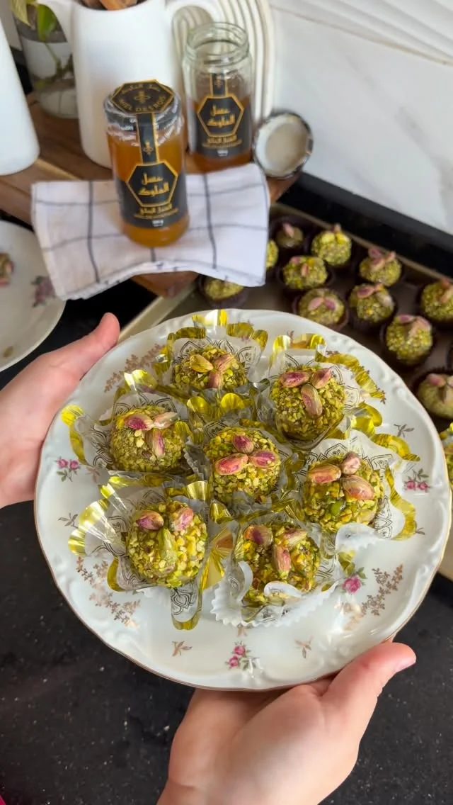 ⁨ أرقى حلوة جزائرية ، مشوك الباي على أصولو . . . . . . #حلويات_جزائرية #حلويات_جزائرية_تقليدية #مشوك_الباي⁩