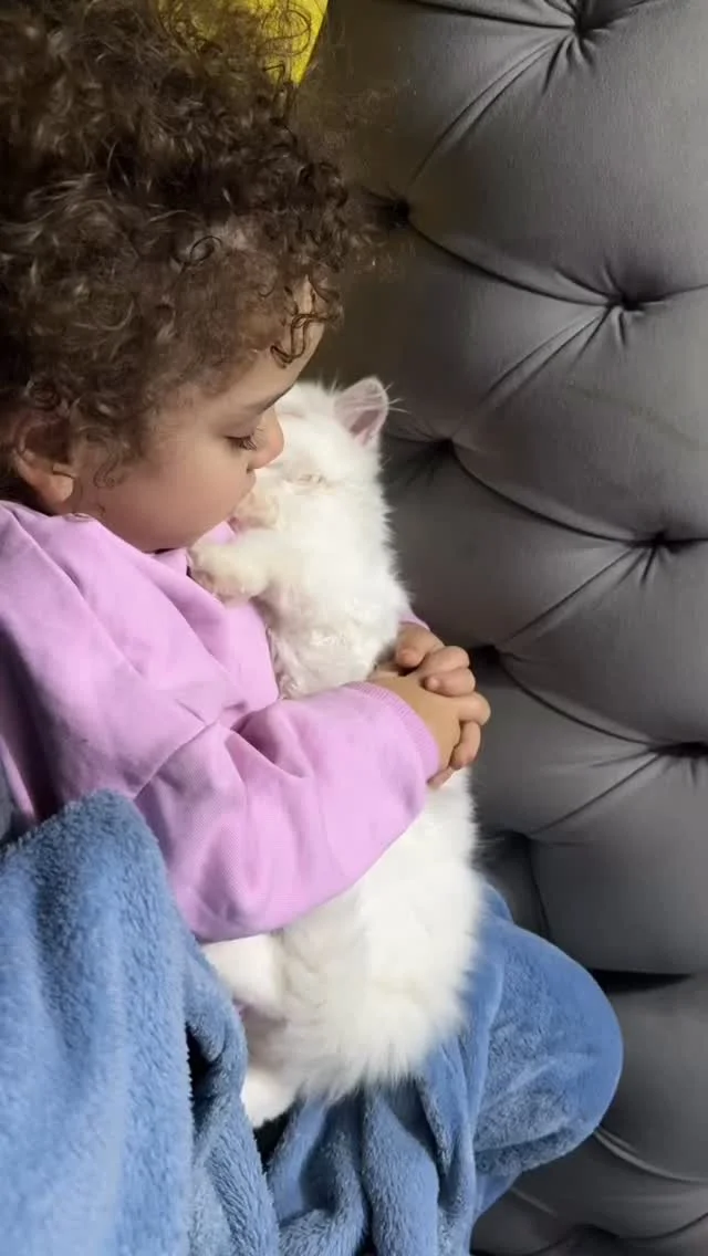 ⁨	شايفين نايمه ازاي 🥹⁩