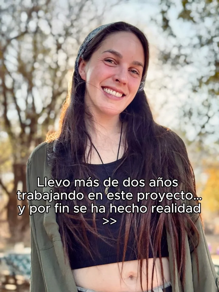 Hace más de dos años empecé a escribir este libro buscando contestar algunas de las preguntas que todo viajero se ha hecho alguna vez en la vida. Es un ensayo sobre el viaje, pero también sobre el miedo al cambio, la tr...