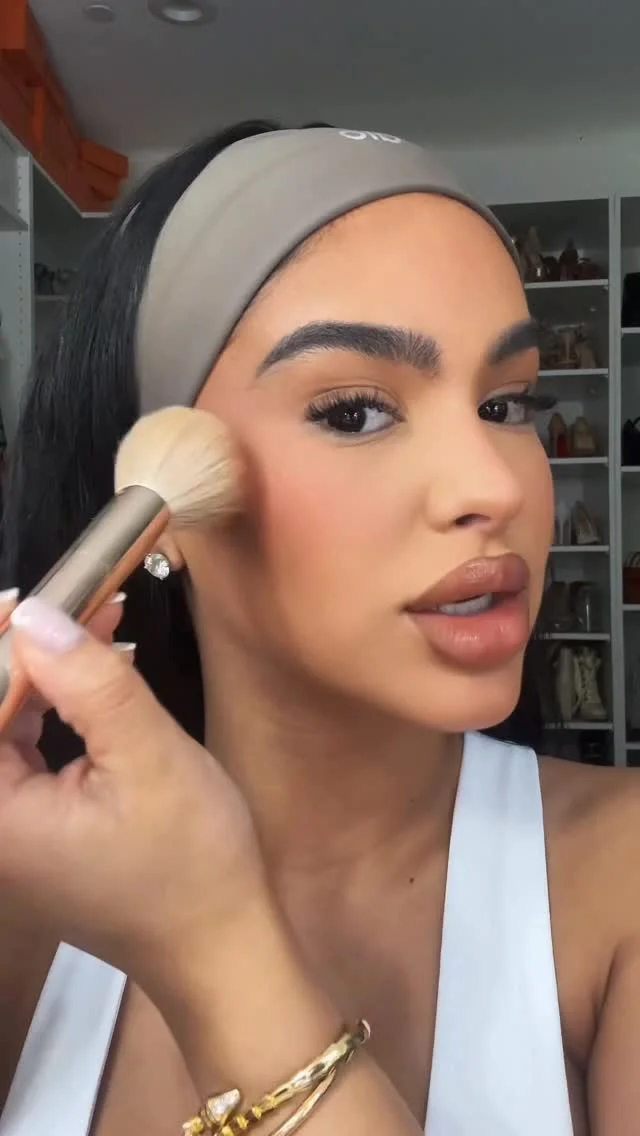 This @toofaced Chocolate Soleil Blurring Matte Bronzer in the shade Chocolate Caramel warmed up my face so beautifully! I love it Now available @sephora #TooFacedPartner