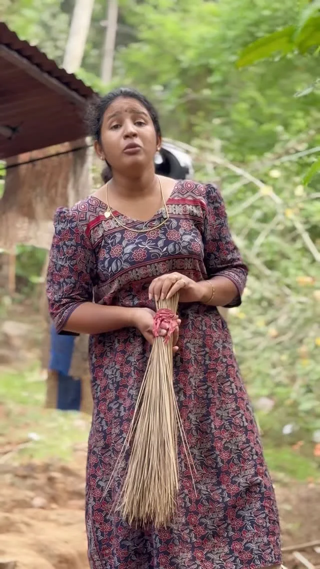 ഈ ചേച്ചി ഇതെവിടെ പോയി