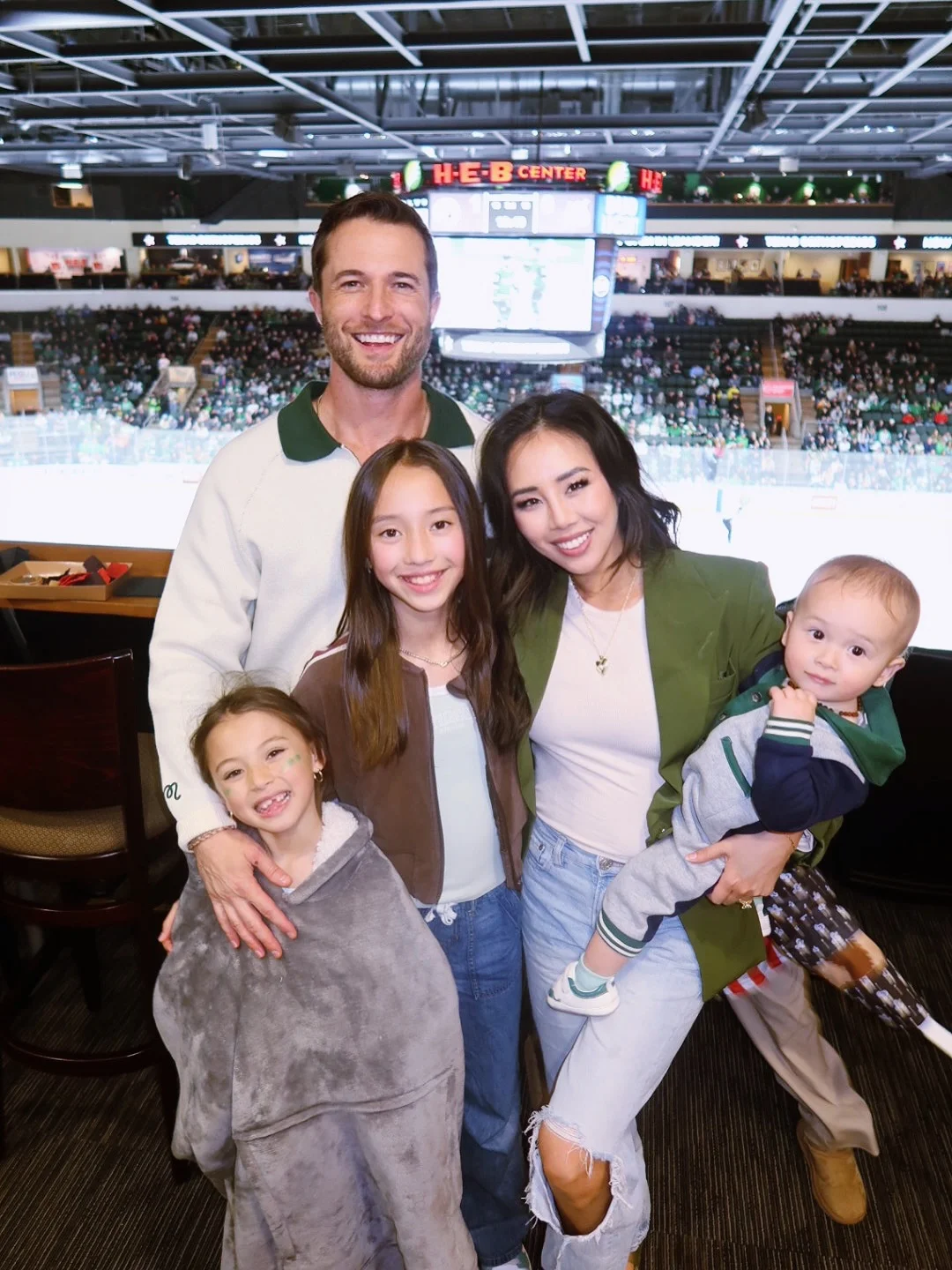 More family nights like these please Guess i’m a hockey fan now (for the vibes), and I haven’t even watched Heated Rivalry yet is it reallllly worth the hype? I need to know! Let’s goooo @txstarshockey ⭐️⛸️