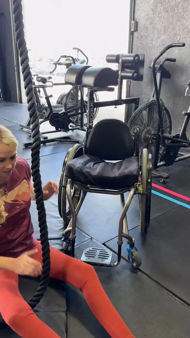 WHEELCHAIR WEDNESDAY #7 of 2026 Using a climb rope to transfer back in my chair at CrossFit Sorry it’s late… I was at The Happiest Place on Earth #amberleysnyder #walkriderodeo #wheelchairwednesday #motivationalspeaker