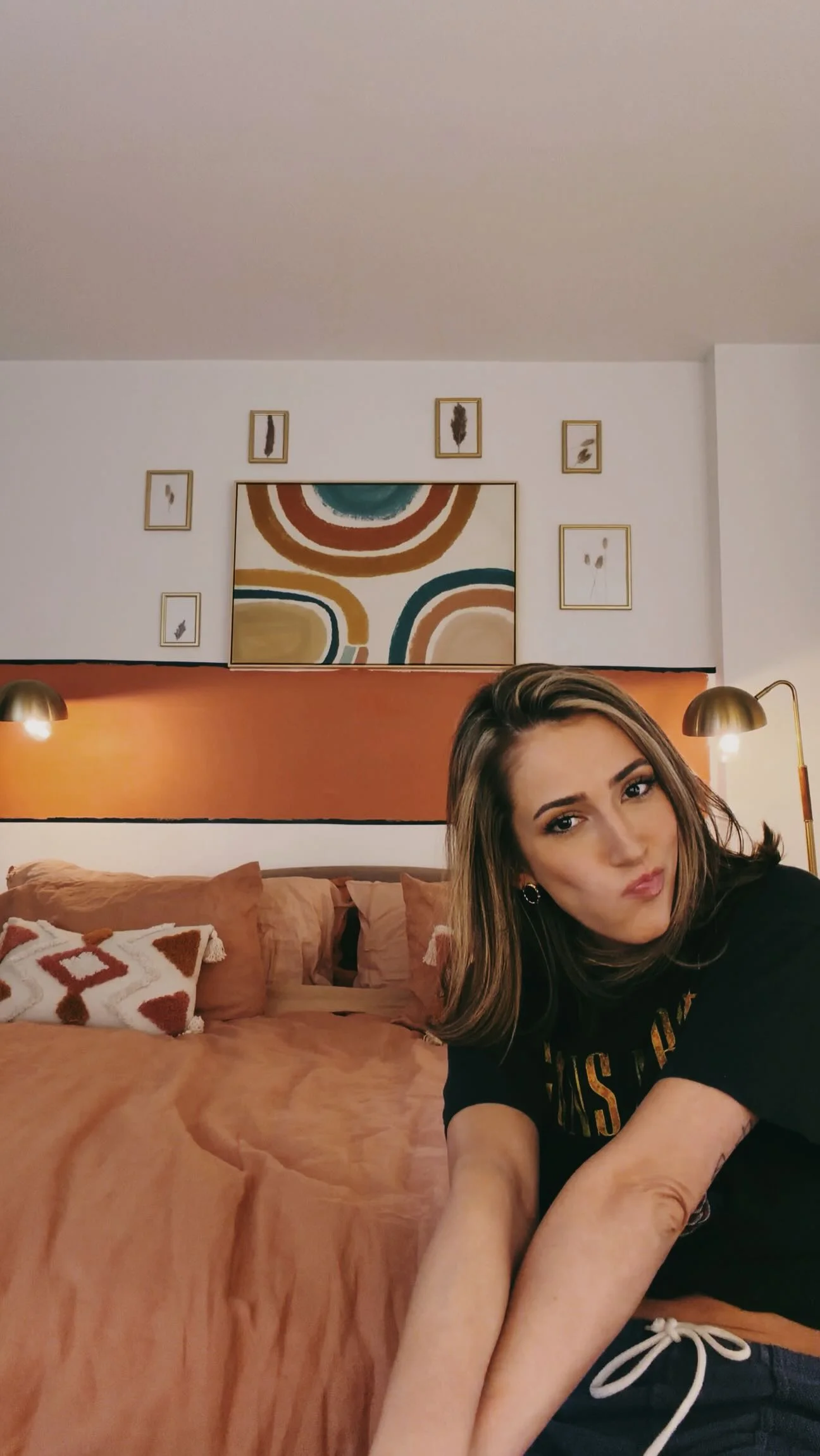 Remember in the pandemic when I was re-designing homes and what not? She’s a little rusty. But @bed.threads - the color is COLORING.