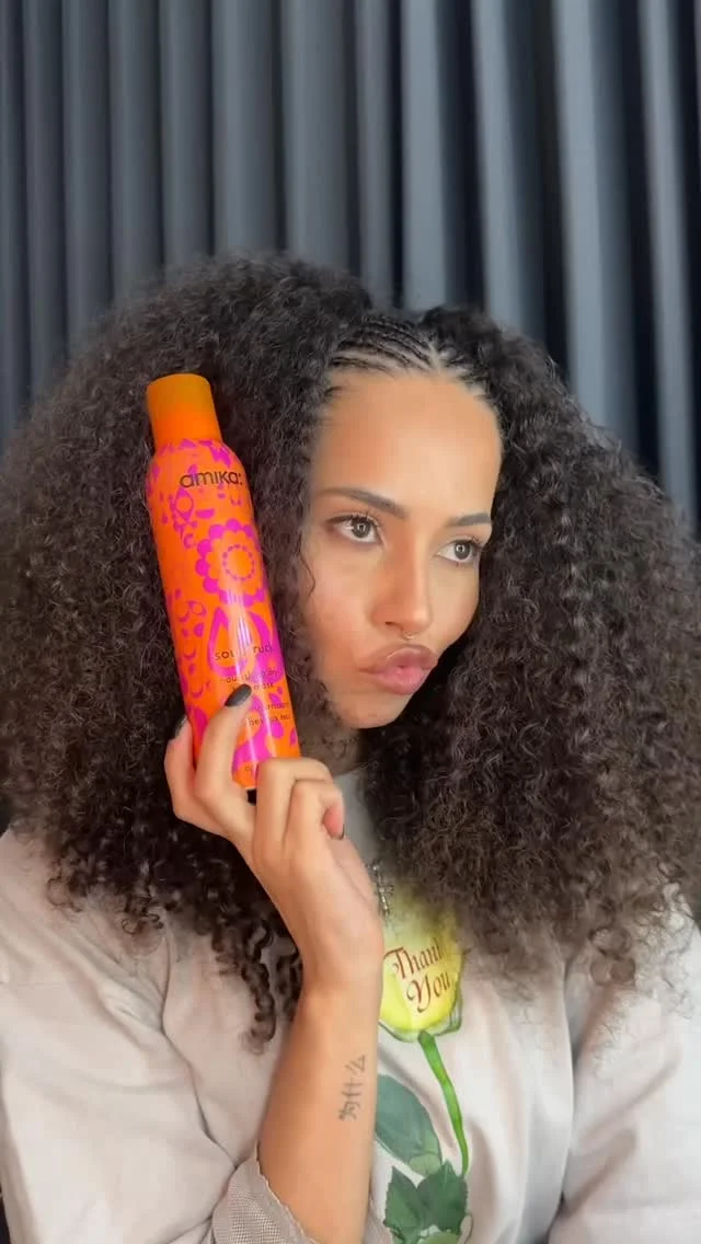 ad Soft, shiny hair in minutes
Just a few sprays of the soulstruck mask + quick style and my ends feel sooo hydrated and smooth (no rinse needed 🤍)
Shop at @amika & @AmazonUK