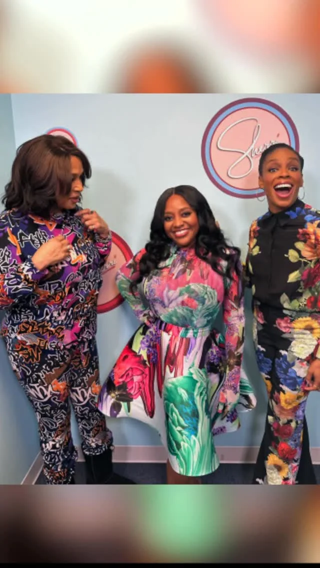 Your bestie has no voice, you’re twinning with your guest, and 3 total strangers are gonna cook for you - what could go wrong? Tune in TOMORROW to find out! #sherrishepherd #amberruffin #kymwhitley #behindthescenes #bts