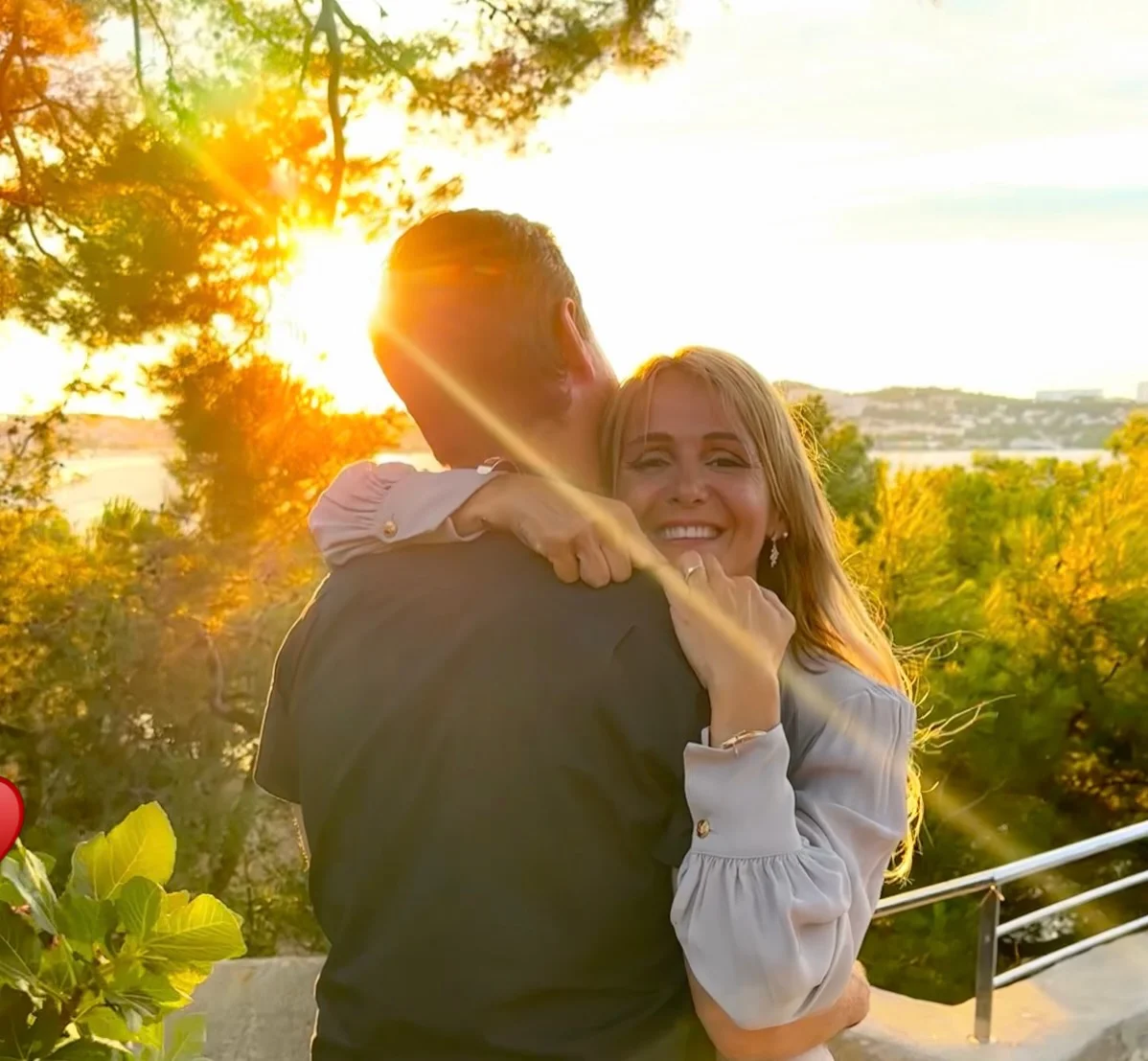 L’homme qu’il est resté raconte encore l’amour que nous avons vécu. ♥️ Certaines séparations deviennent des lieux de reproches et de dureté. La nôtre n’a jamais ressemblé à cela. Il y a eu des jours où je l’ai laissé sa...