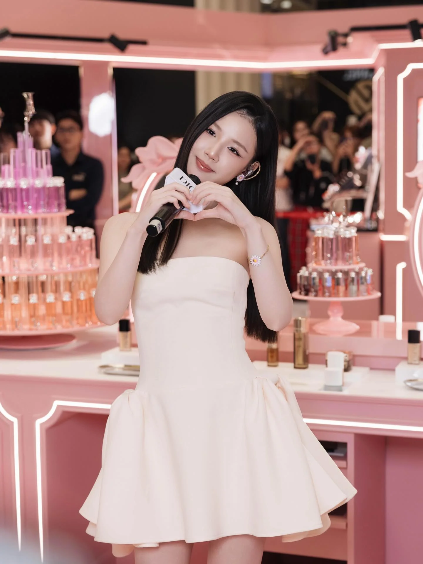 So much love here ⭐️
#dioraddict #diormakeup #diorparfums @diorbeauty @dior