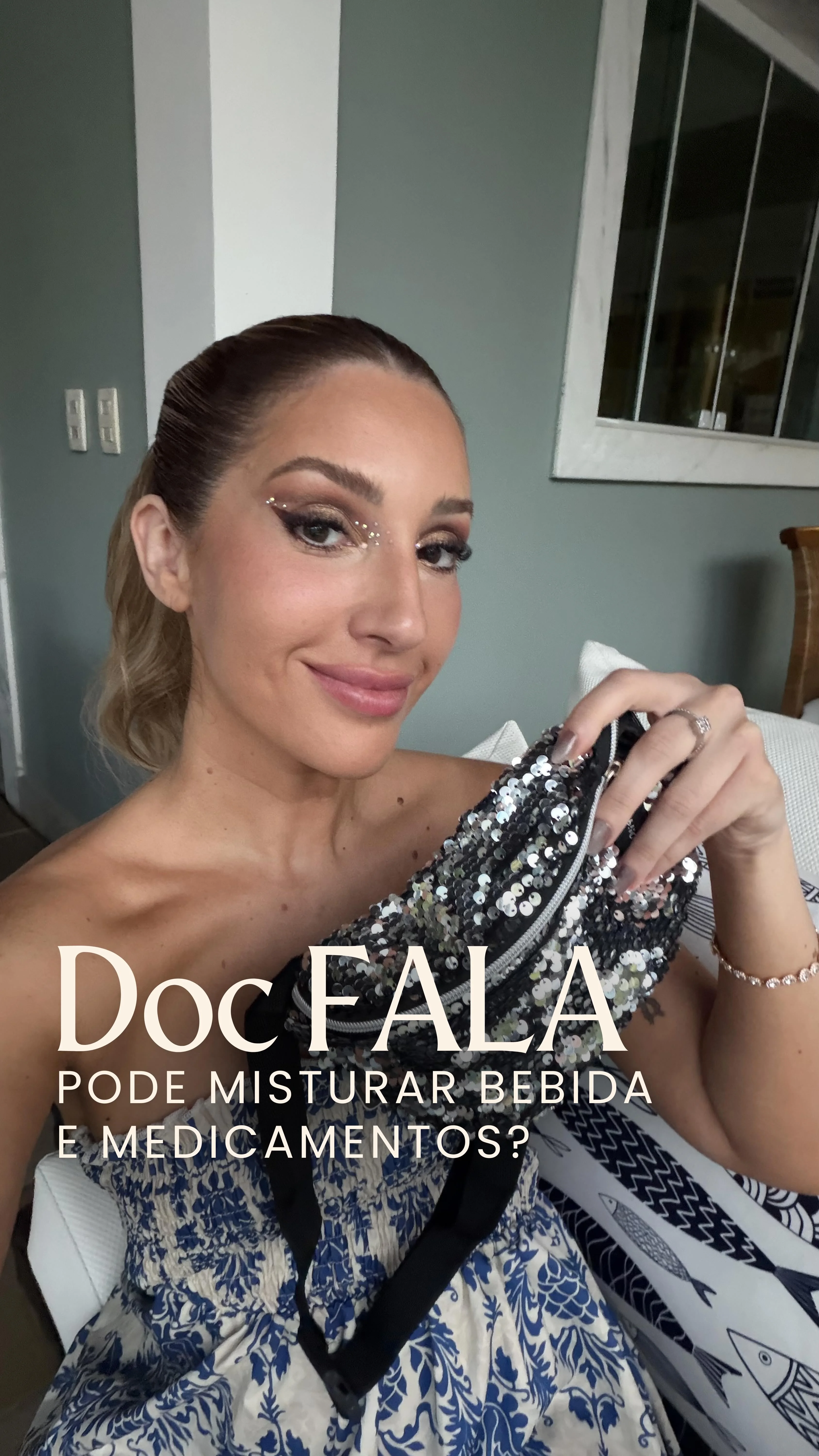 Carnaval é liberdade. Mas seu fígado não é camarote.
Álcool pode potencializar efeitos de remédios e transformar diversão em apagão, queda de pressão ou intoxicação.
Se você usa medicação contínua, redobre o cuidado.
Curta com consciência. 🩺✨

*Errata: No segundo tópico do vídeo, leia-se: relaxante muscular + álcool = Potencializa sedação. Seu corpo apaga e você nem entende o porquê.

#EMS #SaúdeNoCarnaval #publi