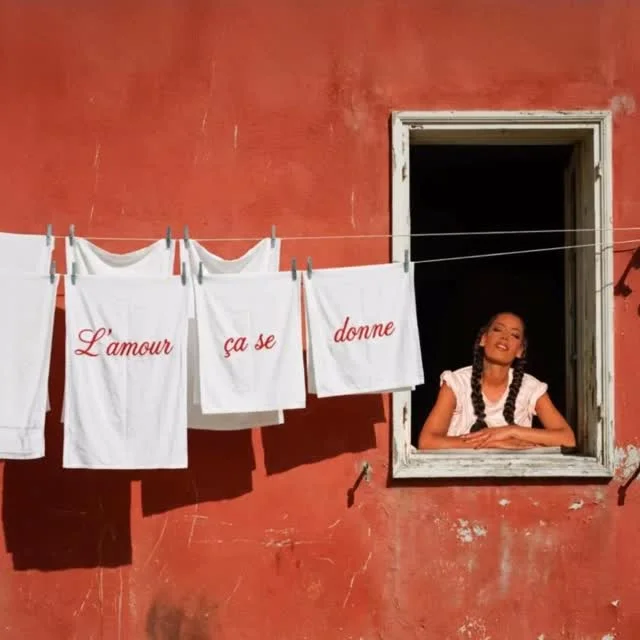 L’AMOUR ÇA SE DONNE … c’est dispo partout Commente avec un ❤️ ou un ☀️ ou les 2