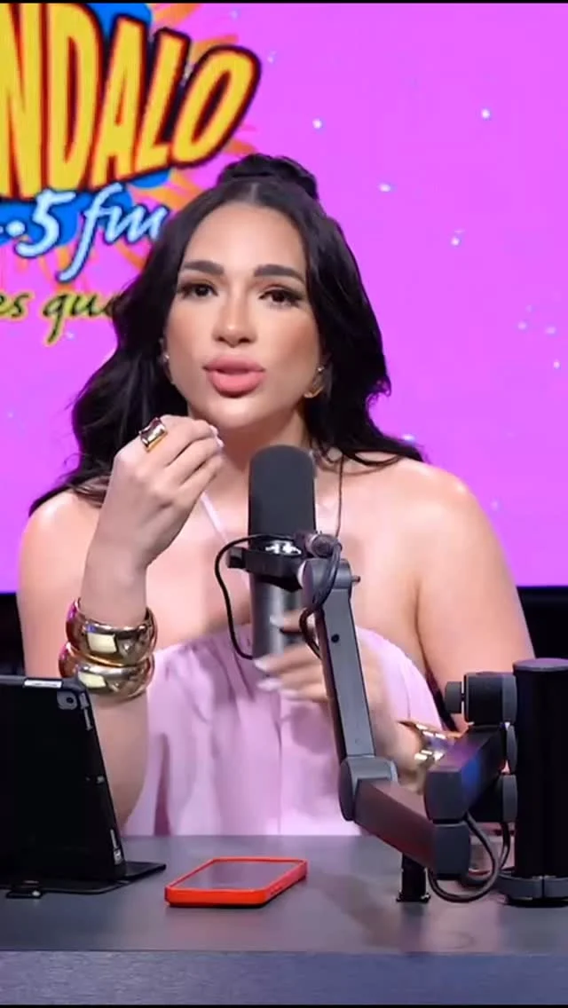 Gran debate.. debe una mujer no cortarse el pelo porque a su pareja le gusta el pelo largo? 

Debe una mujer acostarse con su chico aunque esté molesta con el ? 

Tu cuerpo y tu vida le pertenece a tu pareja? 

Entiendo que tu pareja es tu complemento. No tu dueño