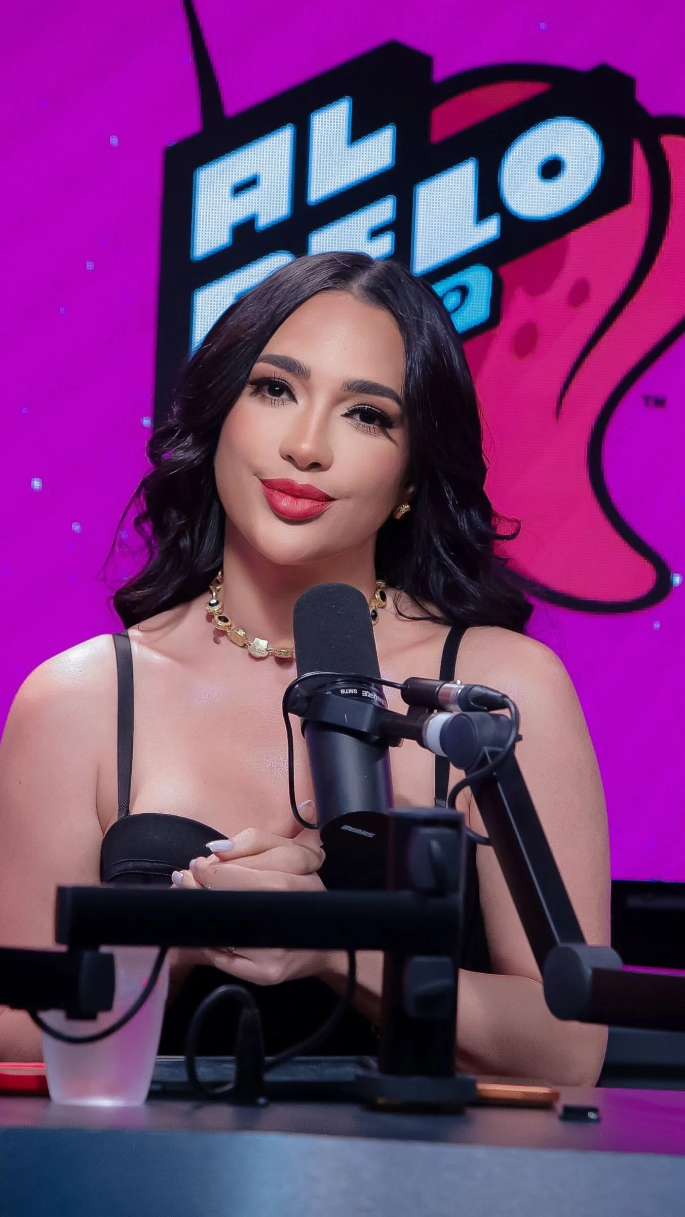 Me lo hace a mi y todavía estuviera recogiendo los 🦷 dice @ameliaalcantara01 🔥🔥🔥🔥

YouTube/AlPeloRadio▶️