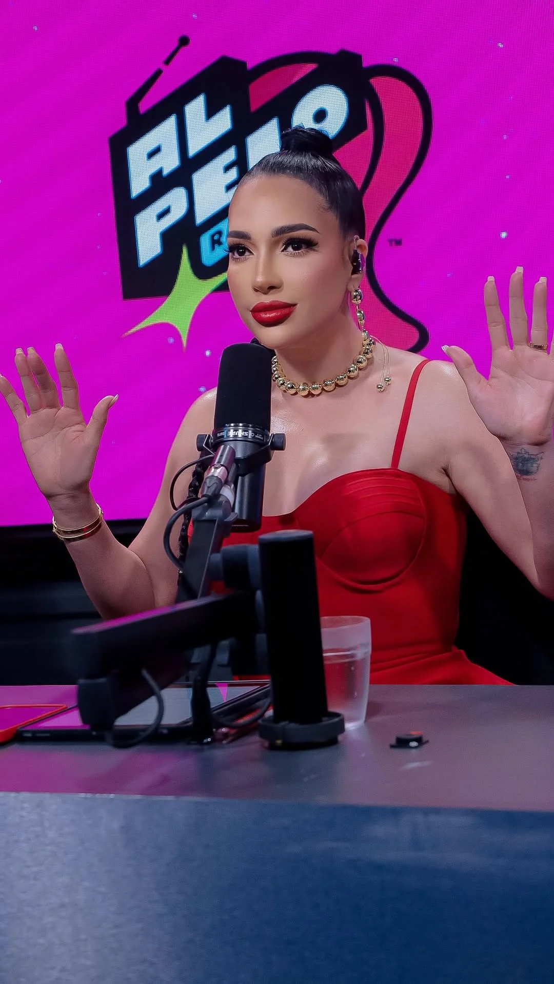 Y van a caer uno por uno @ameliaalcantara01 da ultimátum al coro completo YouTube/AlPeloRadio▶️