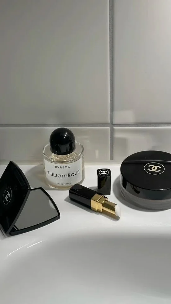 5 Days of Linen: easy, breezy! ✨ Paling adem, simple, bisa rapi and casual for every occasion! All Linen set by @uniqloindonesia ✨ Now available at UNIQLO APP and stores #UniqloIndonesia #UniqloLinen