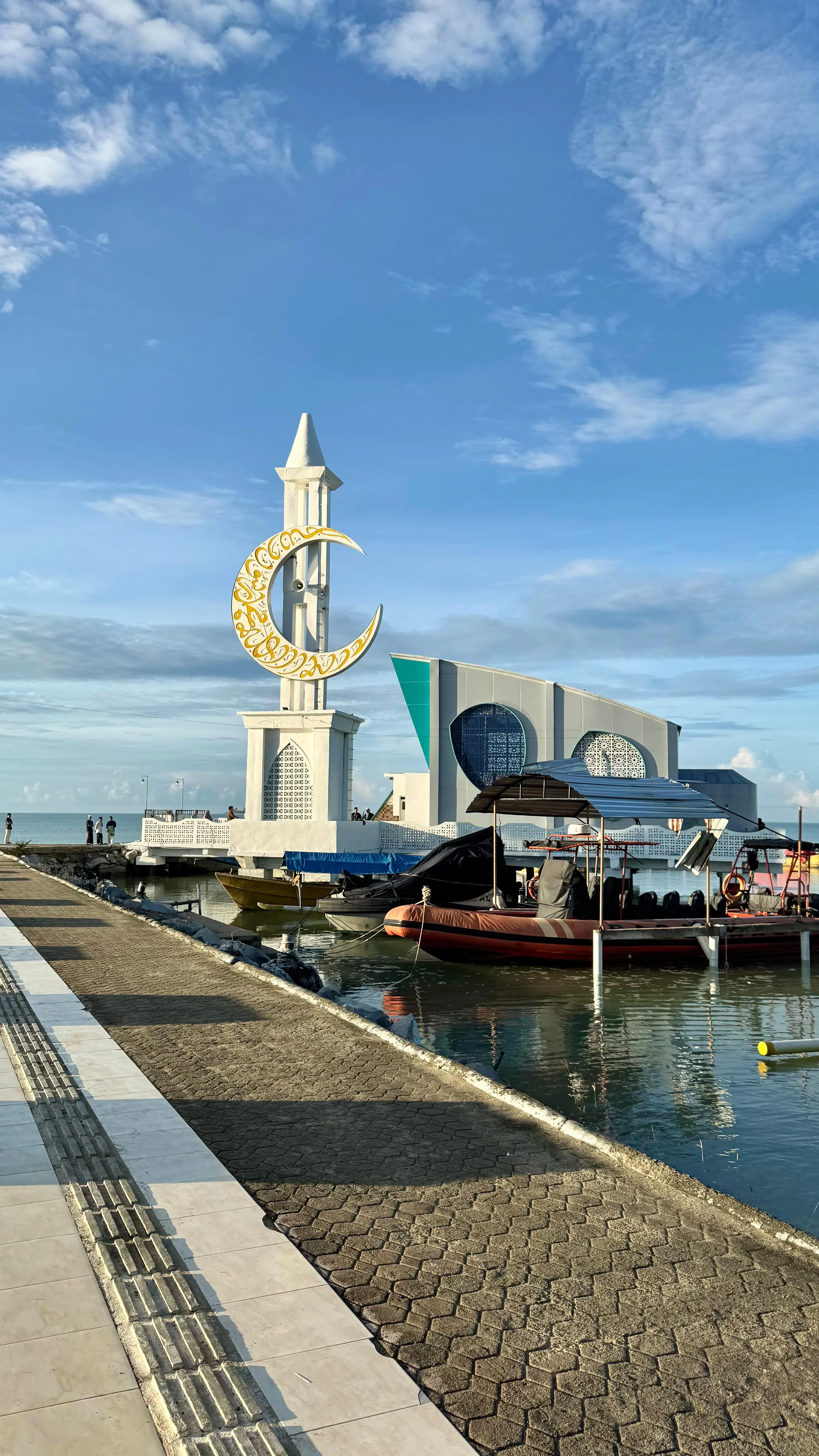 Abis sholat lebaran kita makan terus tidur🤗❤️ Menu tahun ini nasi kebuli daging + sambal ati kentang 👍