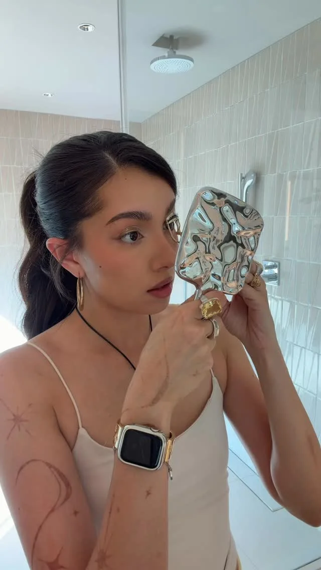 Instagram post by @ameliath (DWYnON_vAZY).