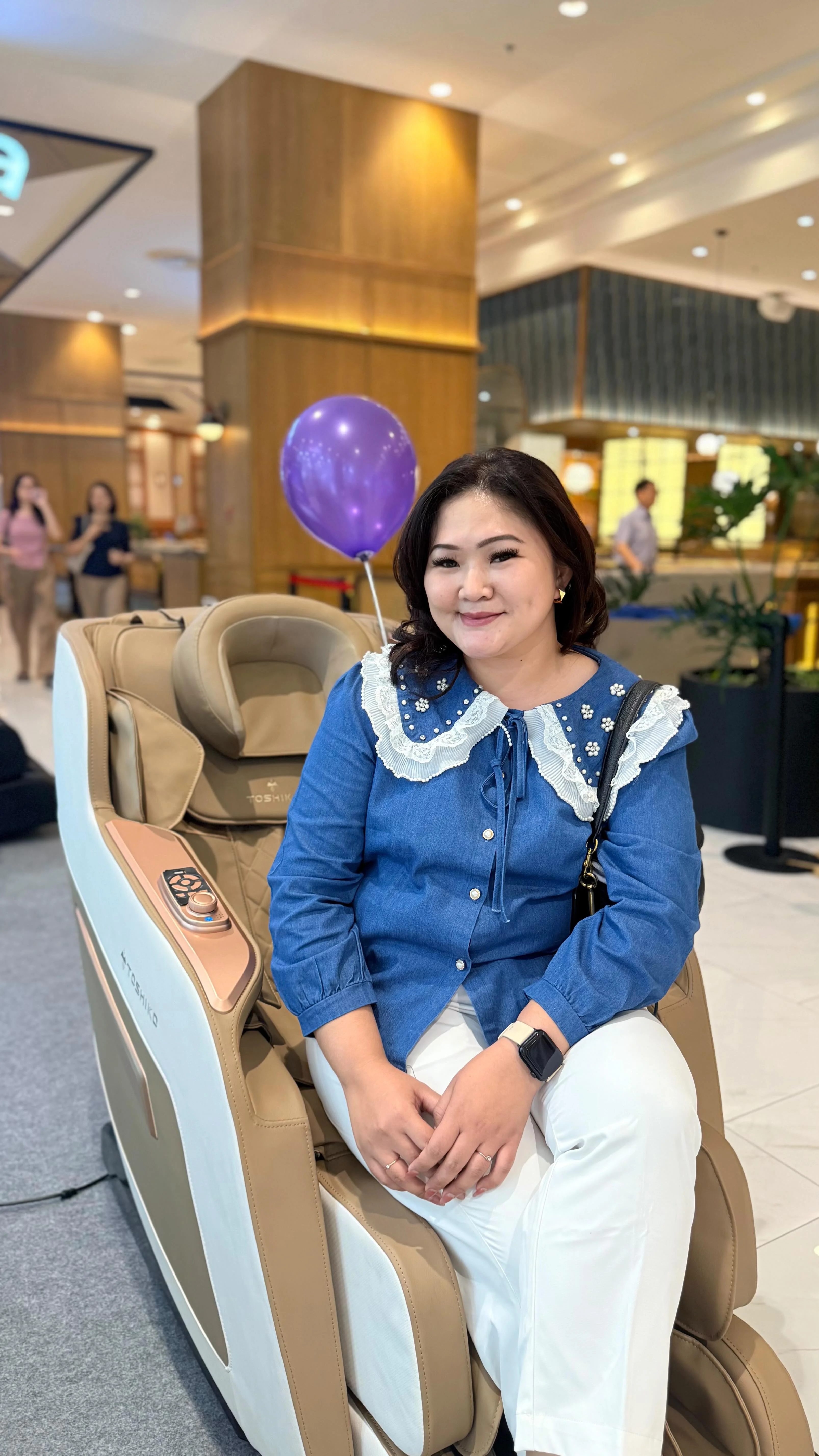 Mau kasih hadiah ke orang tua, tapi yang benar-benar kepakai tiap hari? Ini dia Toshiko Massage Chair. Kursi pijat dengan teknologi Jepang yang bantu meredakan pegal dari leher, punggung, pinggang sampai kaki. Ada beber...
