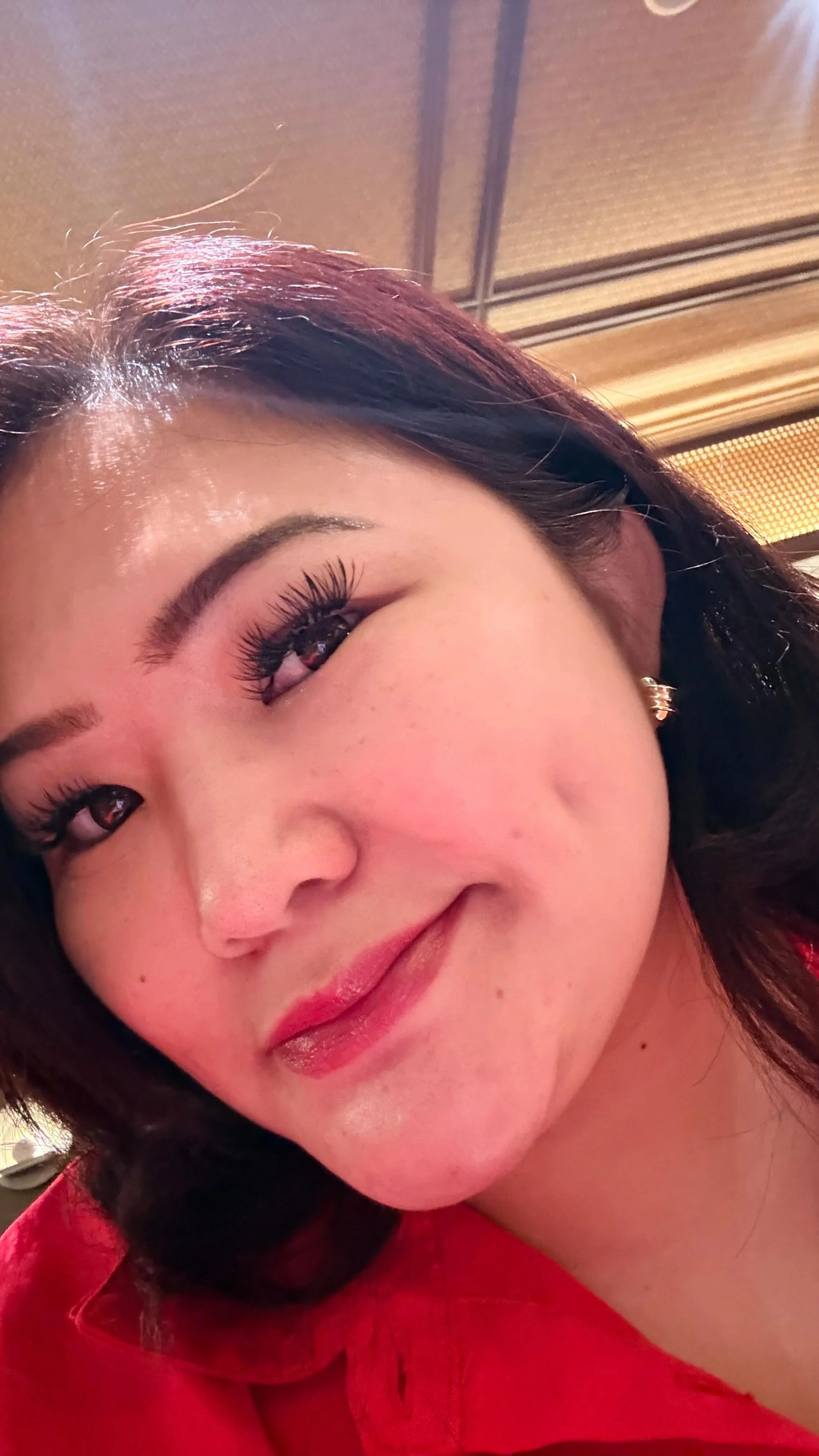 Kulit cerah yang aku cari ternyata bukan instan, tapi terarah. Suka deh treatment di @ellaskincareofficial fokus ke akar masalah kulitku. Progressnya nyata — tone lebih merata, glow sehat, dan terasa lebih confident. Oy...