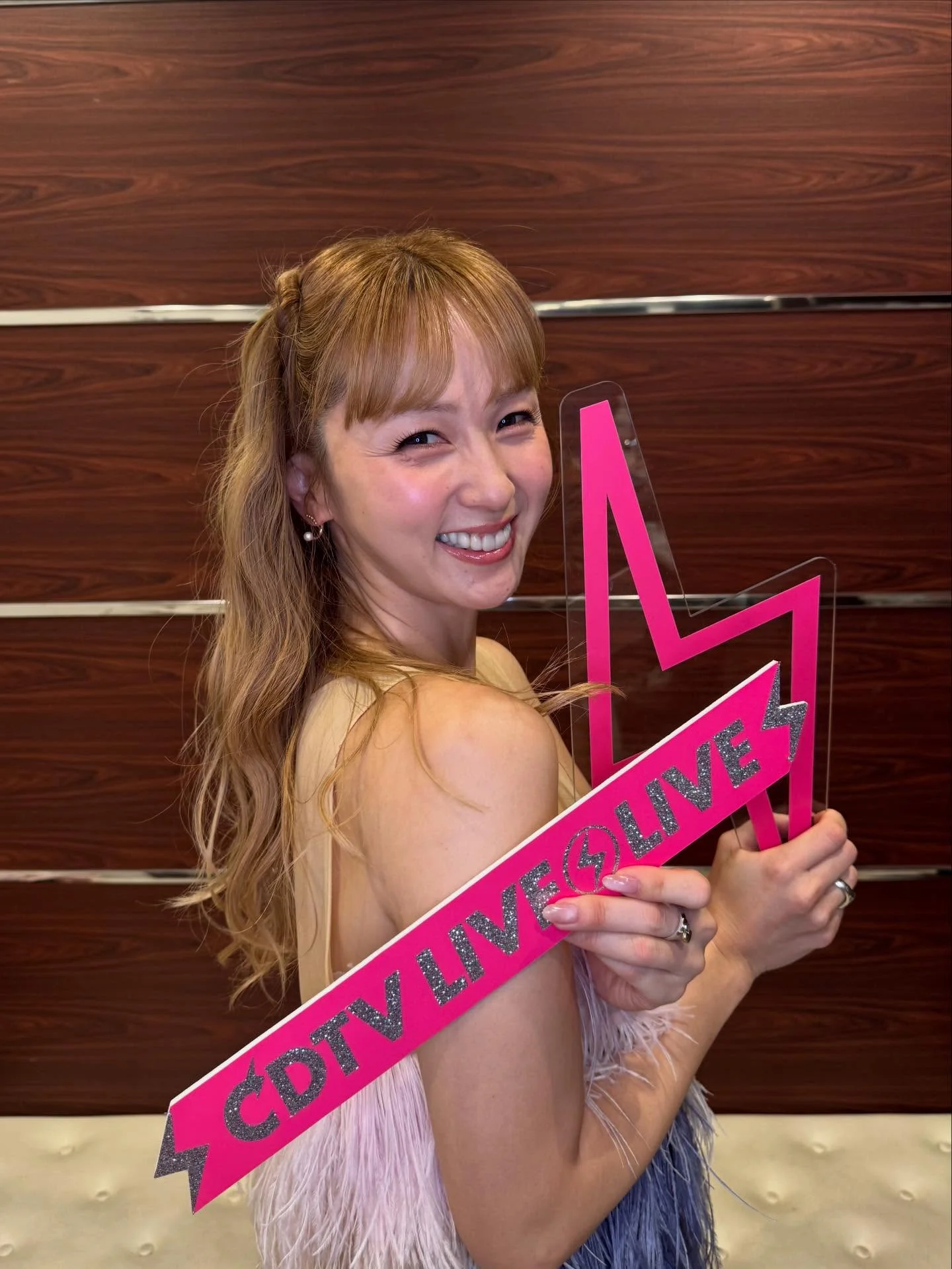 「CDTV LIVE！LIVE！」4時間SP ありがとうございました 久しぶりの生放送での歌唱は少しドキドキだったけど 「ZOO〜君がいるから〜」をまたまたテレビで歌えて嬉しかったなぁ❤️ LDHの仲間もいっぱい居て、裏も盛り上がってました✌️