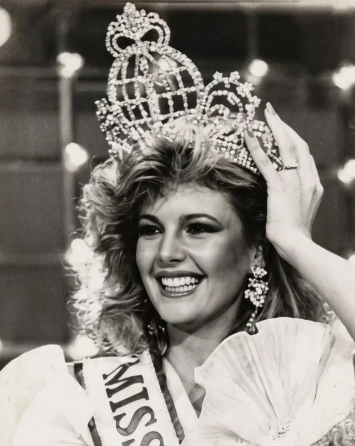 Cada fotografía es el fiel testigo de nuestra historia personal, un instante congelado que resguarda quiénes fuimos y el camino que hemos recorrido!!! Son los tesoros que guardamos para que el tiempo no logre borrar los...