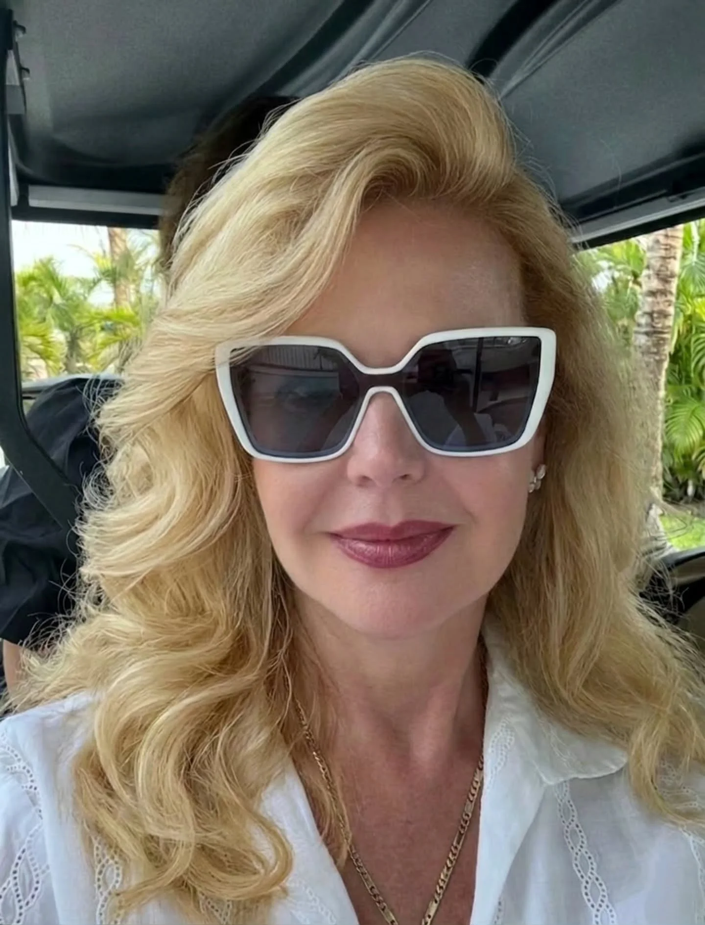 La mayor certeza que podemos abrazar en el camino de la vida es que hemos nacido para ser luz!!! No una luz que brilla en solitario, sino una que se enciende para iluminar el sendero del otro a través de la solidaridad...