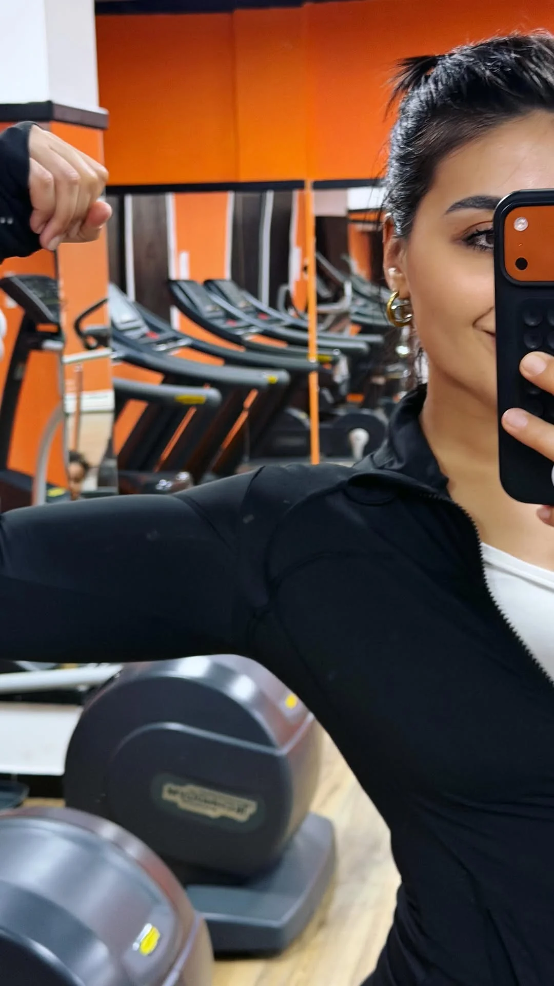 ا ما نسمع والو ما نشوف والو غير نعرق ونموت ‍♀️