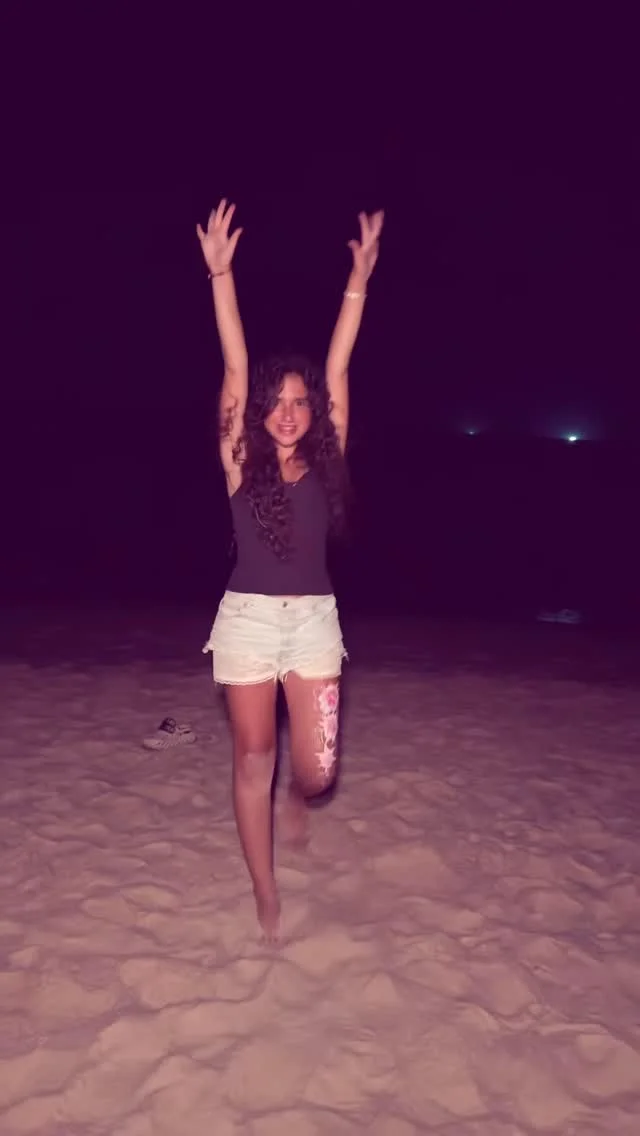 я зависима от этой песни!!