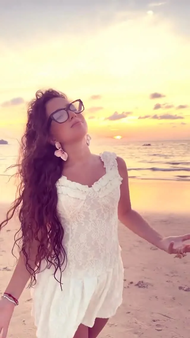 Instagram post by @amina_kikido (DVLFIl9DG6u).