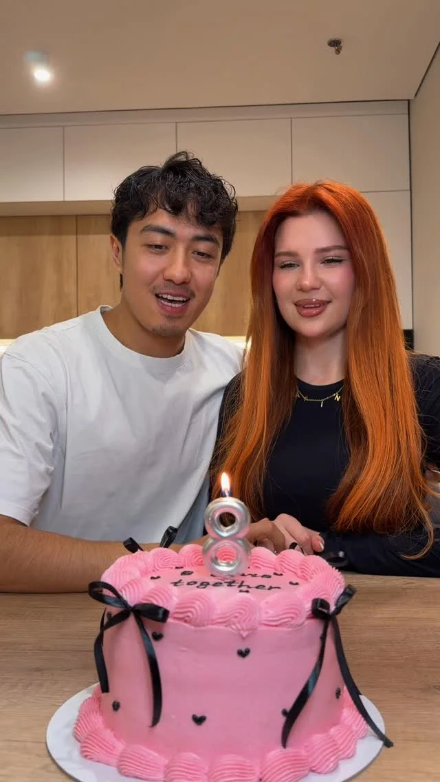 Сегодня 9 лет с момента нашей первой встречи❤️
14-е марта 2017-го года☝🏻
И каждый год я убеждаюсь в одном -
та встреча была не случайной😌

Тогда мы даже представить не могли,
что у нас будет семья, трое прекрасных детей
и столько всего пройденного вместе.

Мы оба из простых семей.
Начинали с нуля.
И шаг за шагом строили свою жизнь сами🥹

Кто бы тогда мог подумать,
что одна встреча может стать началом целой истории.

9 лет вместе.
И, дай Бог, впереди ещё целая жизнь🙏🏻