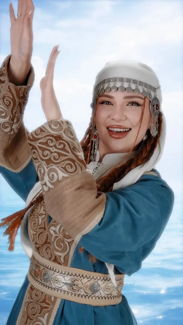 Наурыз это не просто праздник🎉
Это пробуждение 🌱

Сначала холод, тишина, зима…
Потом оживает земля, появляется вода,
и всё вокруг начинает цвести 🌸

Я хотела передать это состояние через образы🤍
💄Makeup: @gaukharvizazh_almaty 

С Наурызом вас ✨
Пусть в вашей жизни всё расцветает 🌿💫