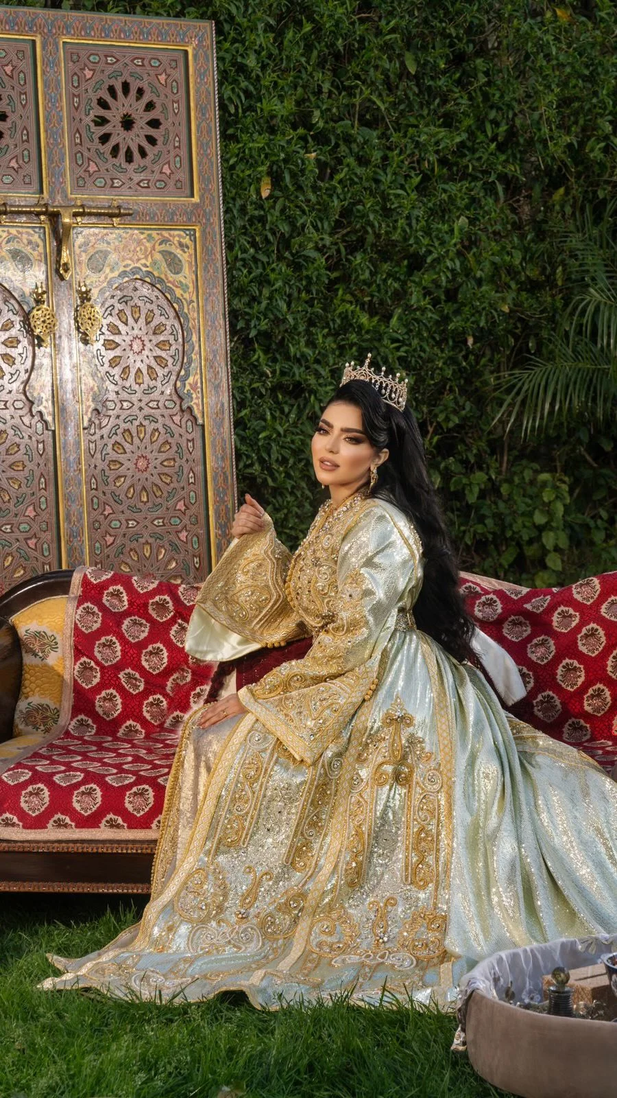 ⁨ لباسنا يحكي قصة… وأنا جزء منها #اميرة أناقة مغربية تسكن القلب ❤️قبل العين فخامة القفطان بكل فخر ⁩ أقولها مغربية ميك اب من ابداع @ziana_lamiae.mn تصوير @hichamphotographee